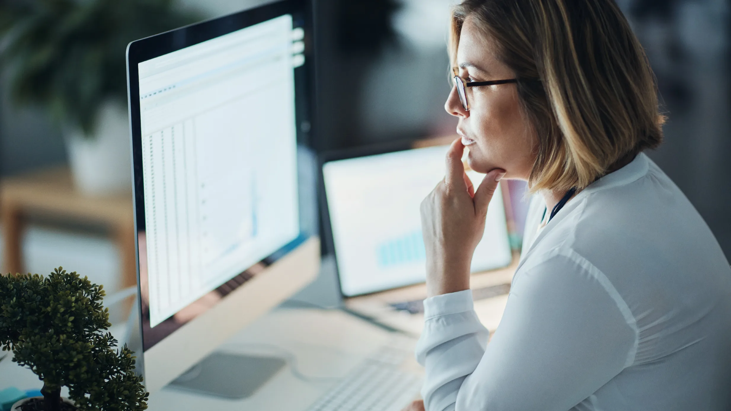 woman looking at a computer screen