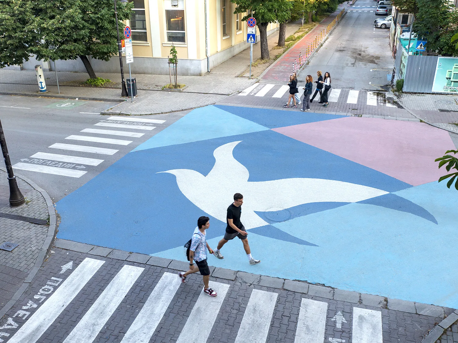 2 mens walking on the crosswalk of Varna