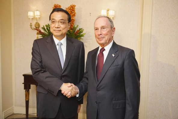 Li Keqiang, Premier of the State Council of the People's Republic of China, and Michael R. Bloomberg at a meeting in New York, September 20, 2016.