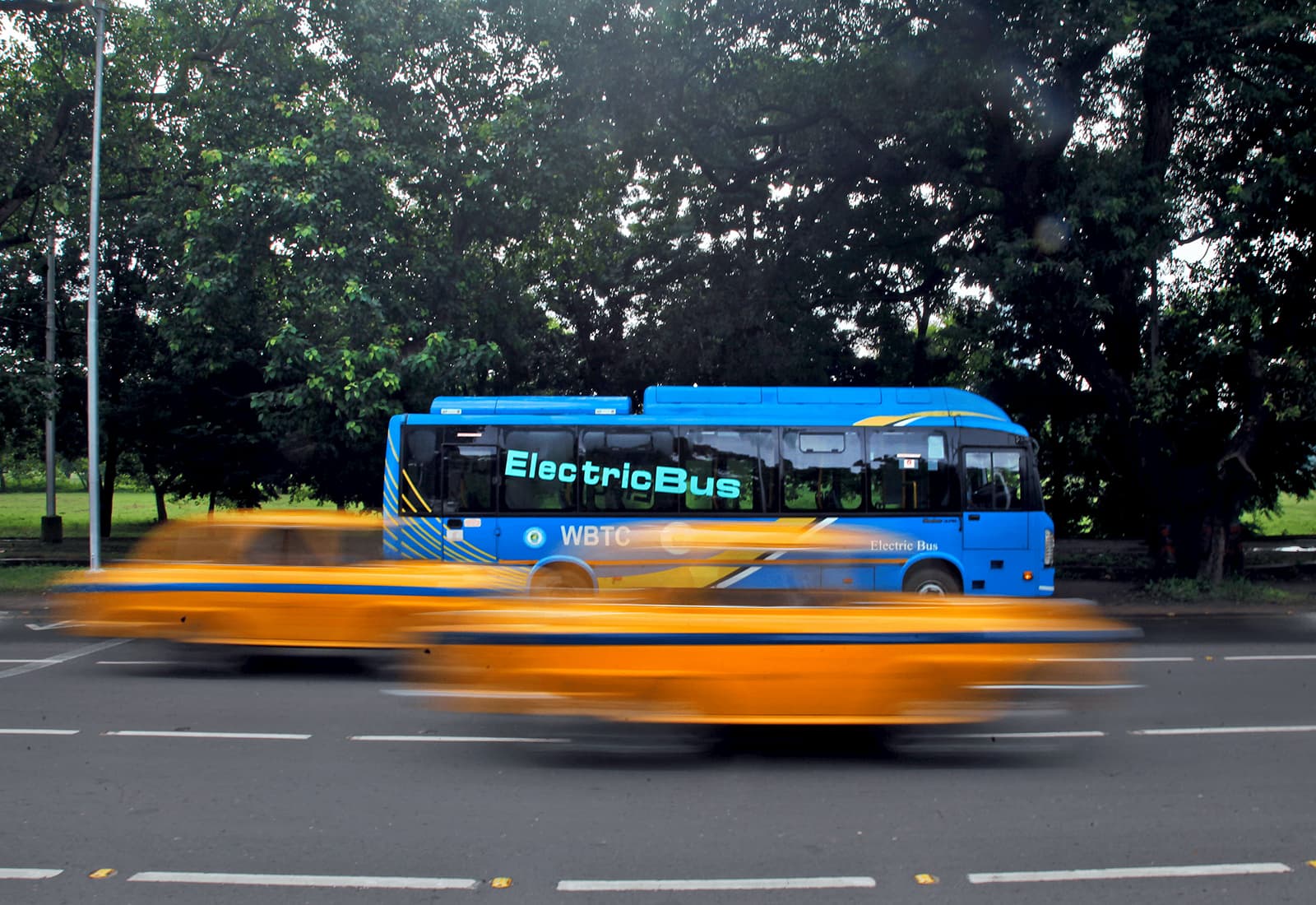 An electric bus on a road in Kolkata, India. Photo credit: Subrata Biswas and AP Images for C40 Cities