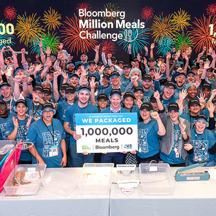 Bloomberg team volunteering: packaging 1 million meals