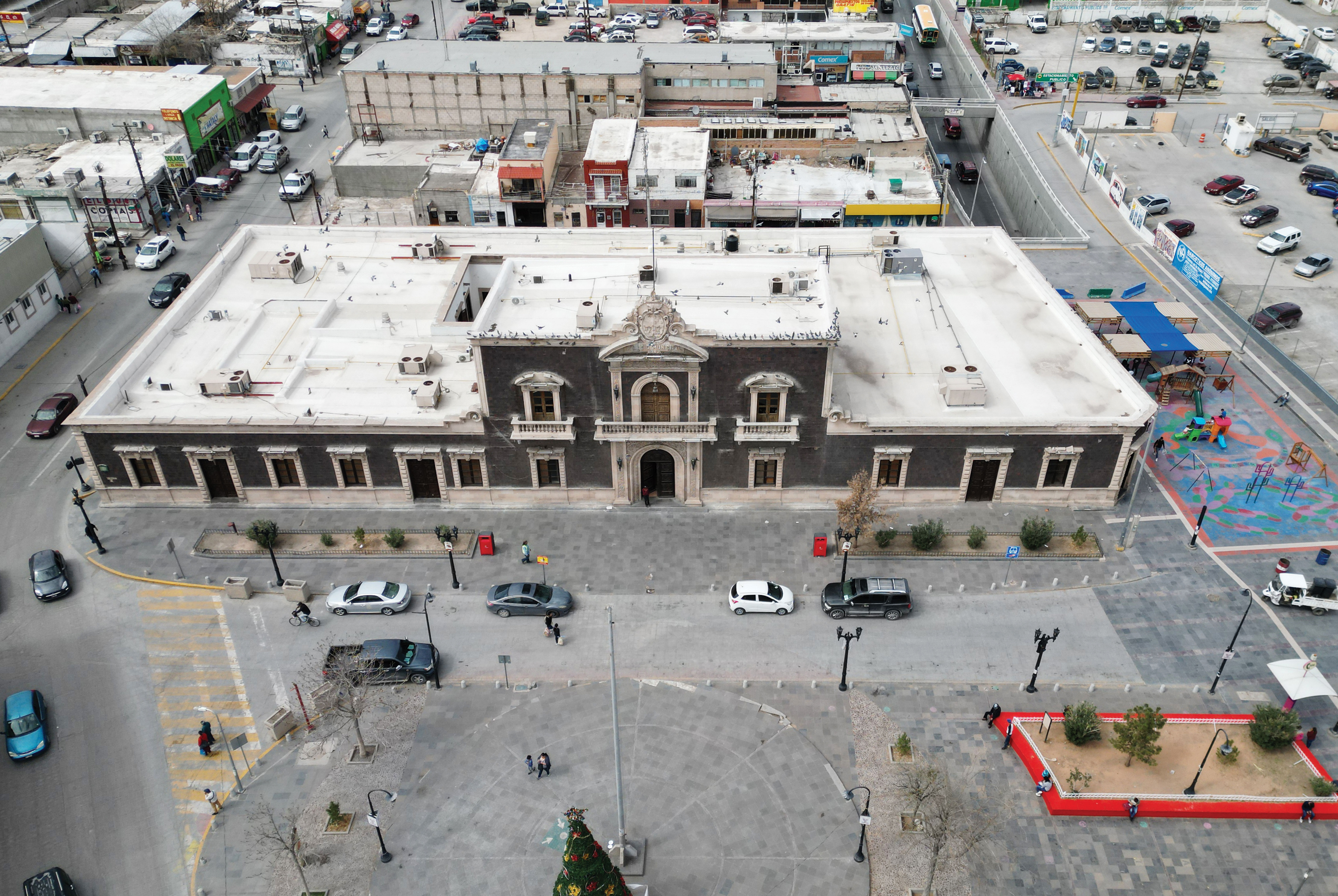The Before stage. Murals by artists Sebastián Cuevas and Camilo Huinca revitalize public spaces in the historic center of Juárez, Mexico.