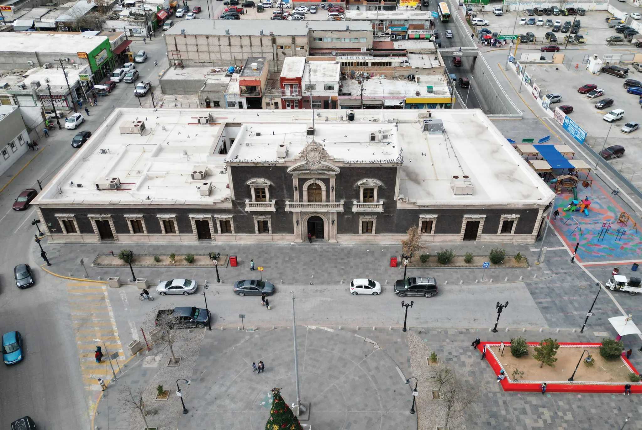 The Before stage. Murals by artists Sebastián Cuevas and Camilo Huinca revitalize public spaces in the historic center of Juárez, Mexico.