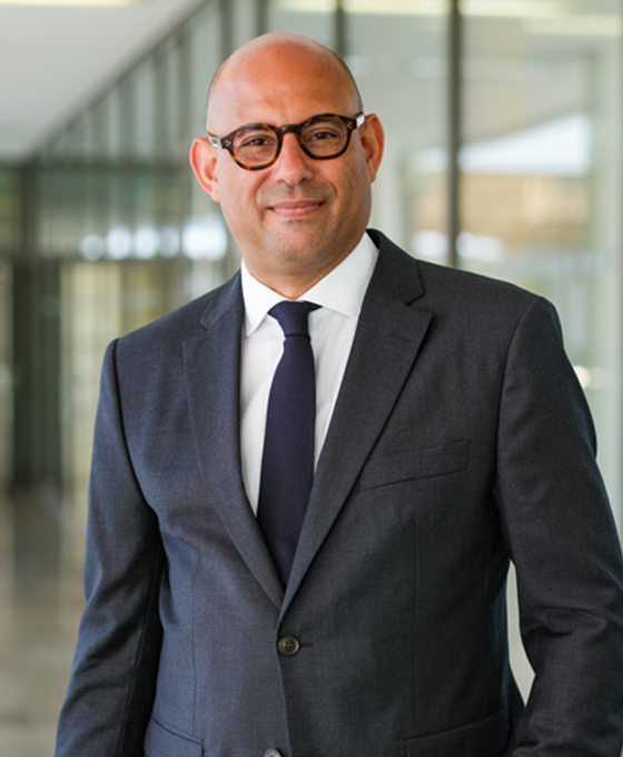 Simon Stiell bio photo