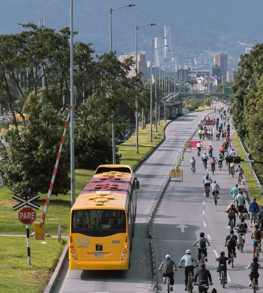 Bogotá reduces air pollution by limiting single-rider vehicle traffic through initiatives with Breathe Cities and C40 Cities. Credit: Juan Pablo Daza, C40