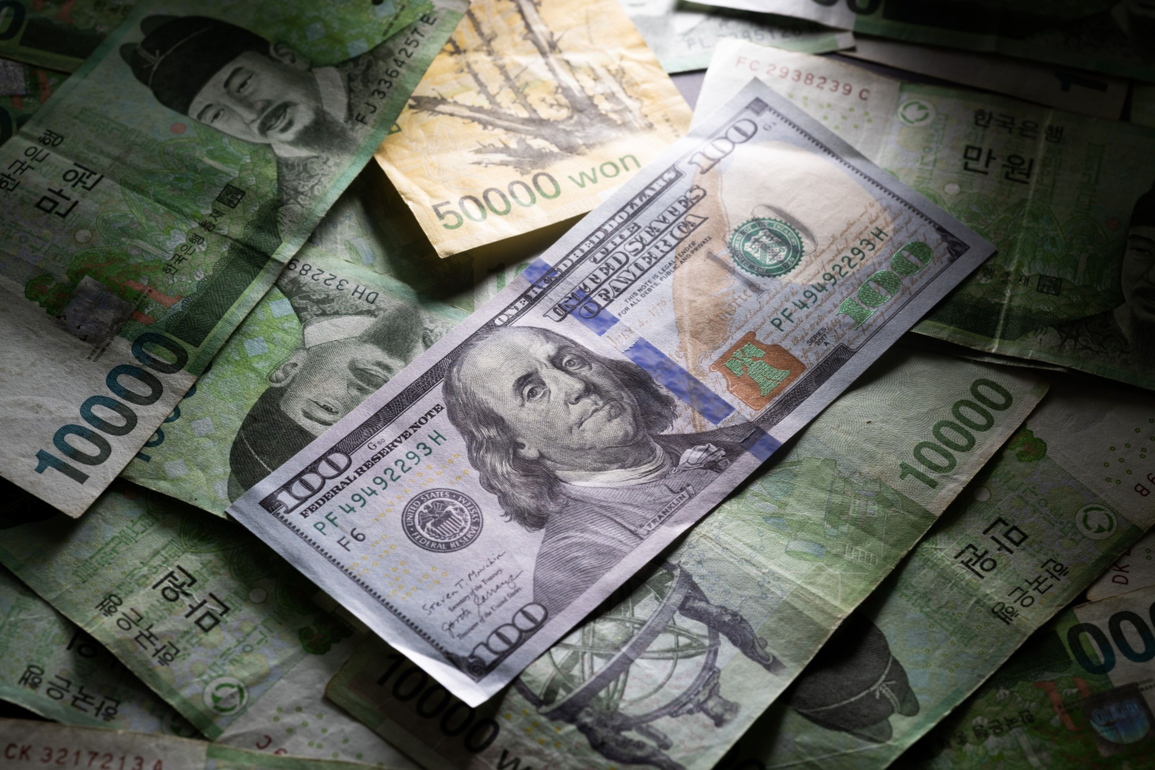 Asia currencies limp into 2024 on Red Sea, China, Fed woes | Insights | Bloomberg Professional Services