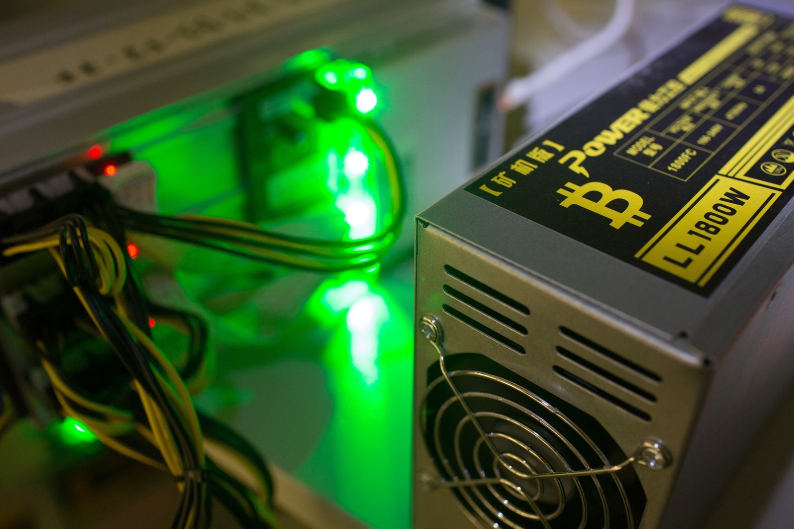 Crypto collapse opens 1,350% gap between stocks, price targets | Insights | Bloomberg Professional Services