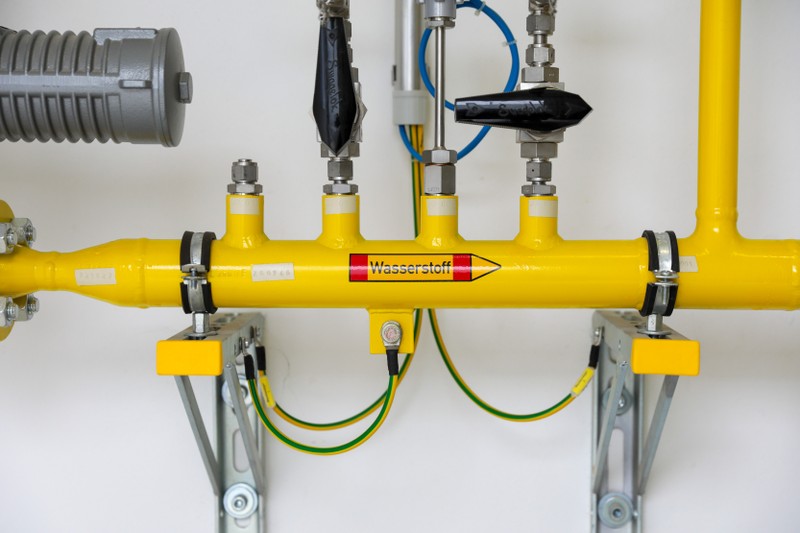 Yellow pipework carries Hydrogen in Germany.