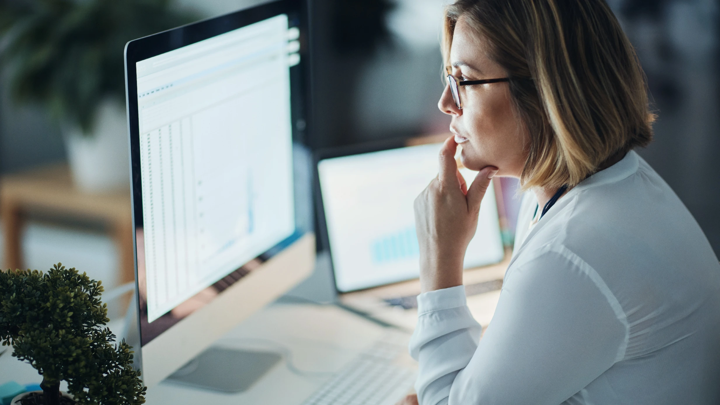 woman looking at a computer screen