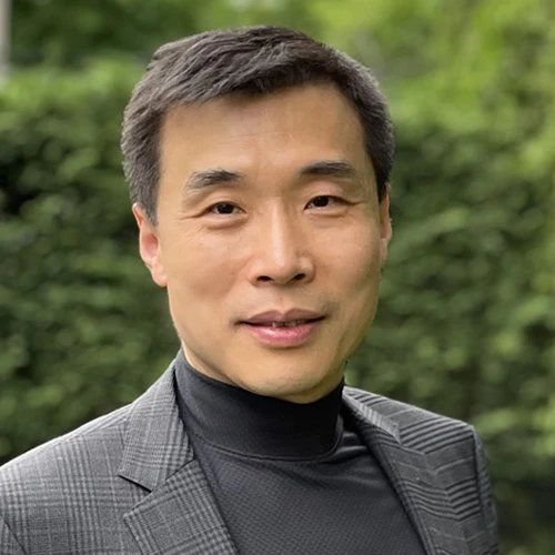 photo portrait of Yan Meng, Global Head of Application Frameworks