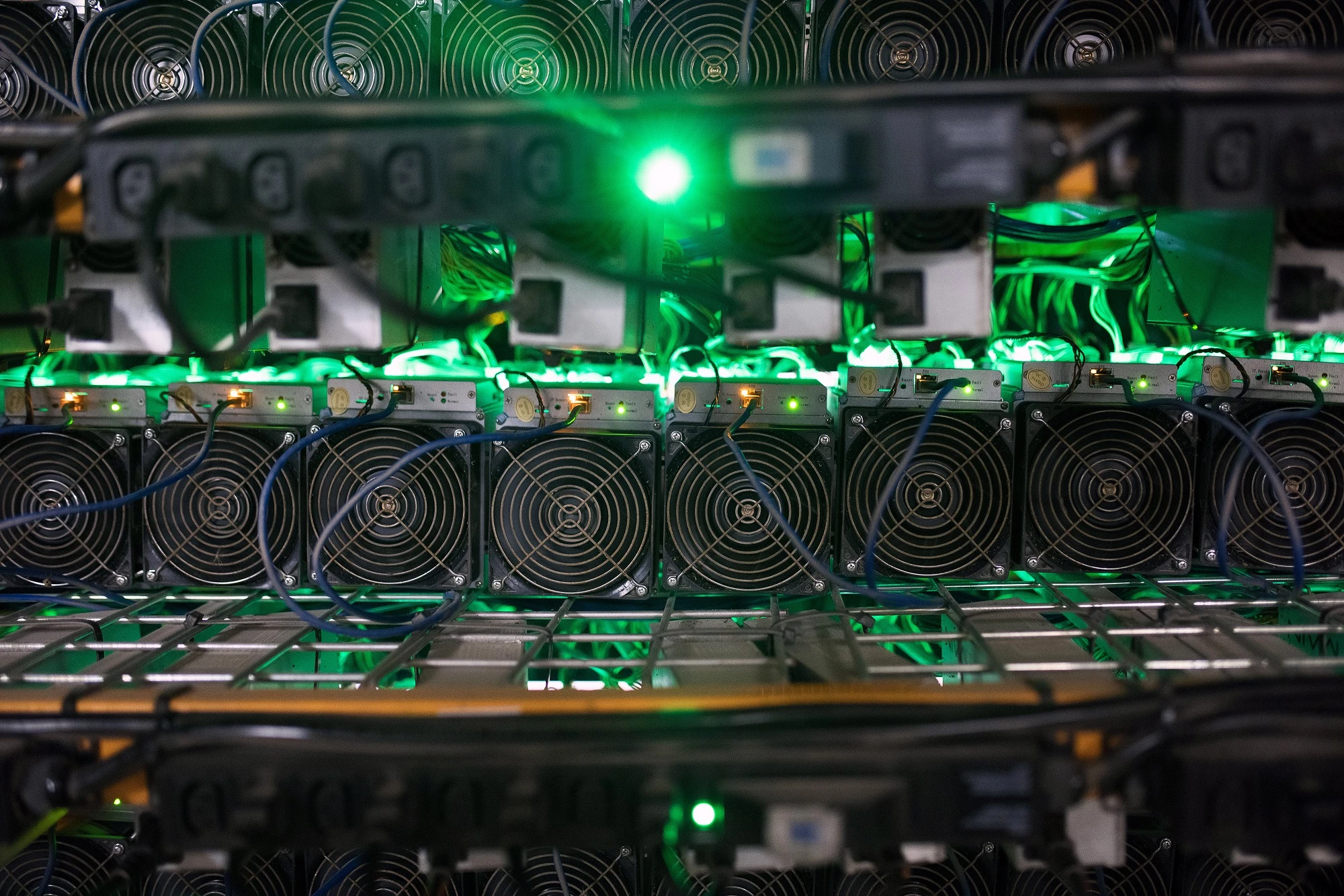 Cryptocurrency mining rigs