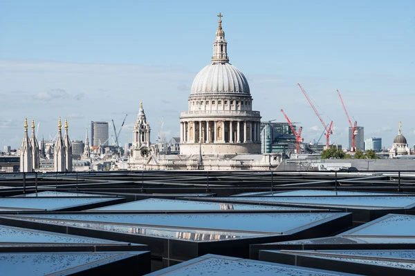 Bloomberg_LDN_Exterior_04_Roof The building is 70% more water-efficient than a typical office building. An on-site water treatment plant allows us to collect and reuse rainwater from the roof, as well as “grey water” from sinks, saving 25 million liters of water a year. Recycled water feeds our airline-style vacuum-flush toilets, which use net zero mains water.