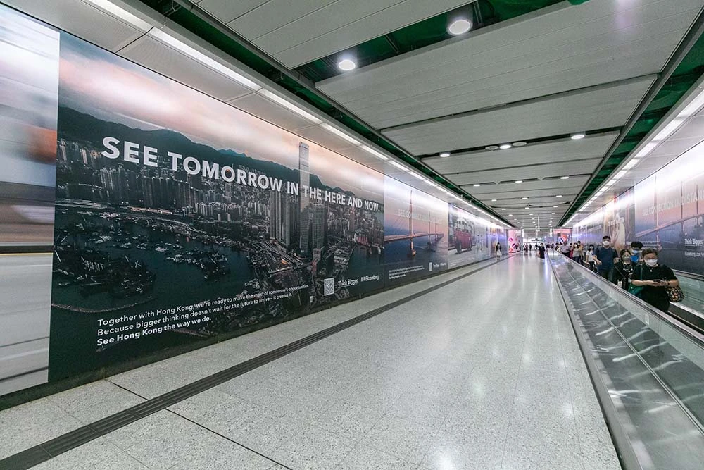 Hong-Kong-Bloomberg-Think-Bigger-campaign-transit-banners