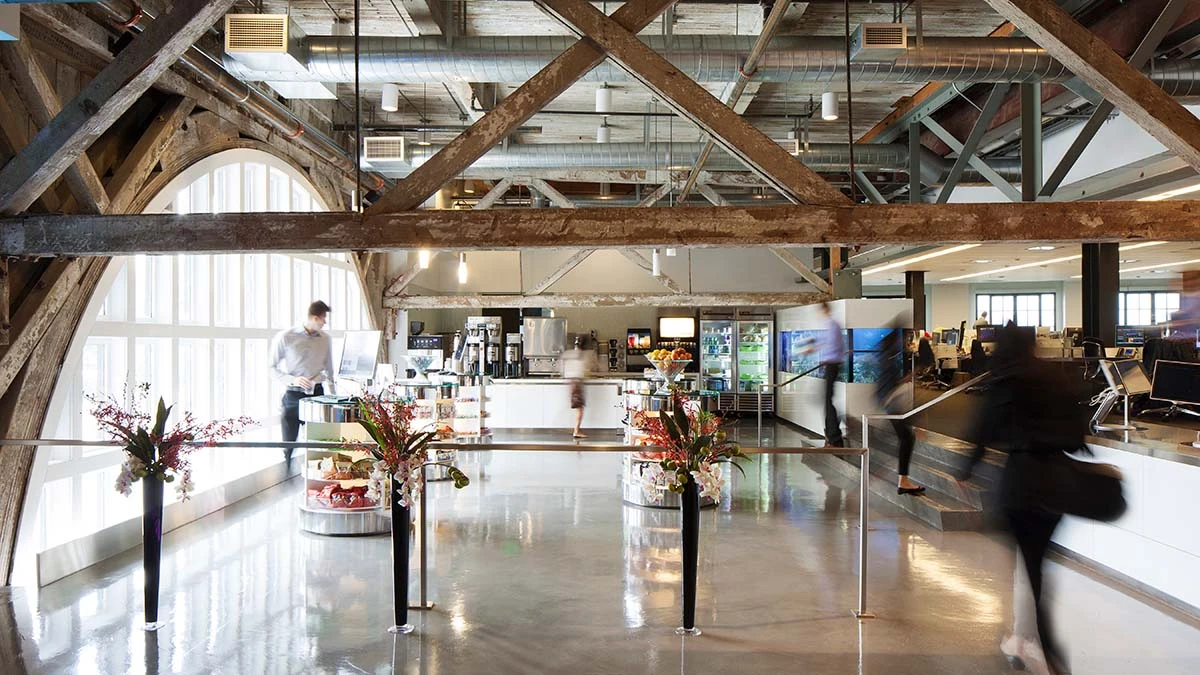 The-San-Francisco-Bloomberg-offices-grab-and-go-pantry-lets-employees-snag-snacks-and-drinks-while-giving-them-a-collaboration-space-outside-of-meeting-rooms-and-desks