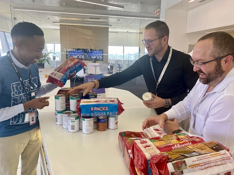 Johannesburg-1-Million-Meals-Pantry-Food-Drive Employees in Johannesburg
