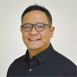 雷吉·瓦尤   