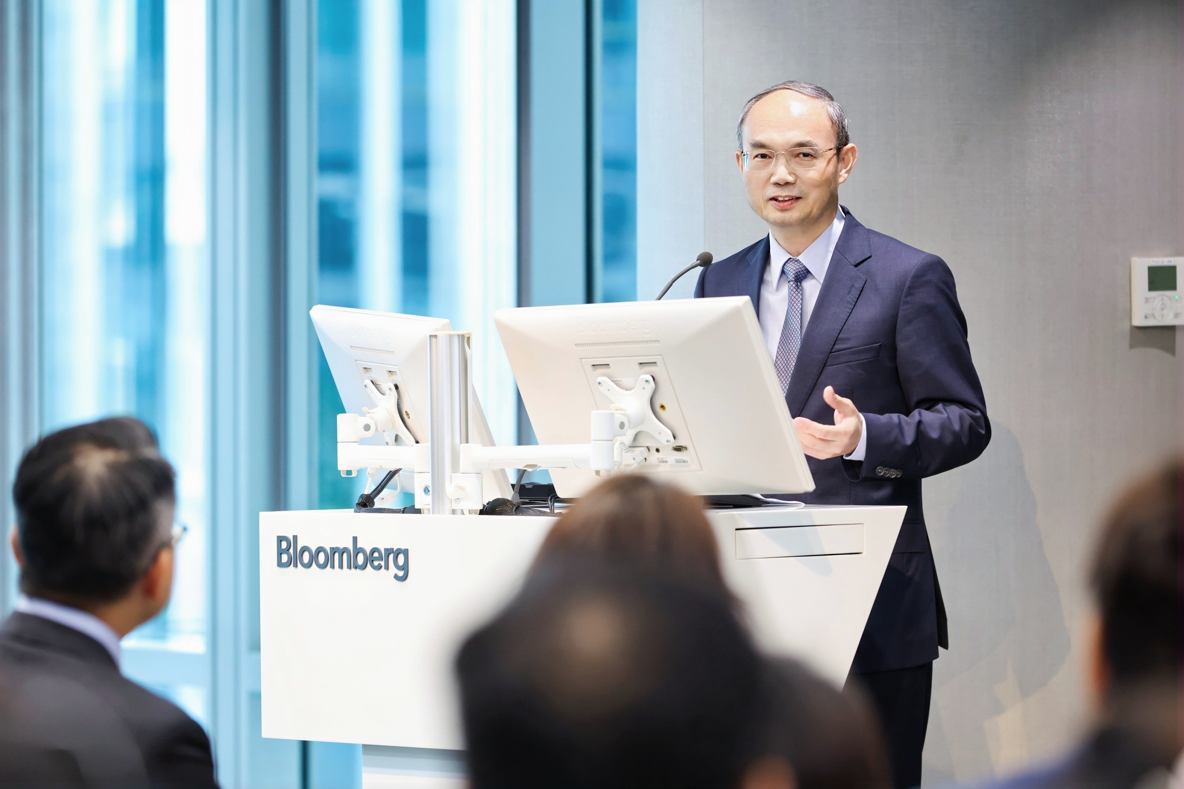 中国驻新加坡大使曹忠明先生发表主旨演讲