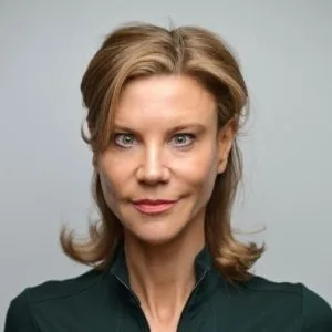 Amanda  Staveley