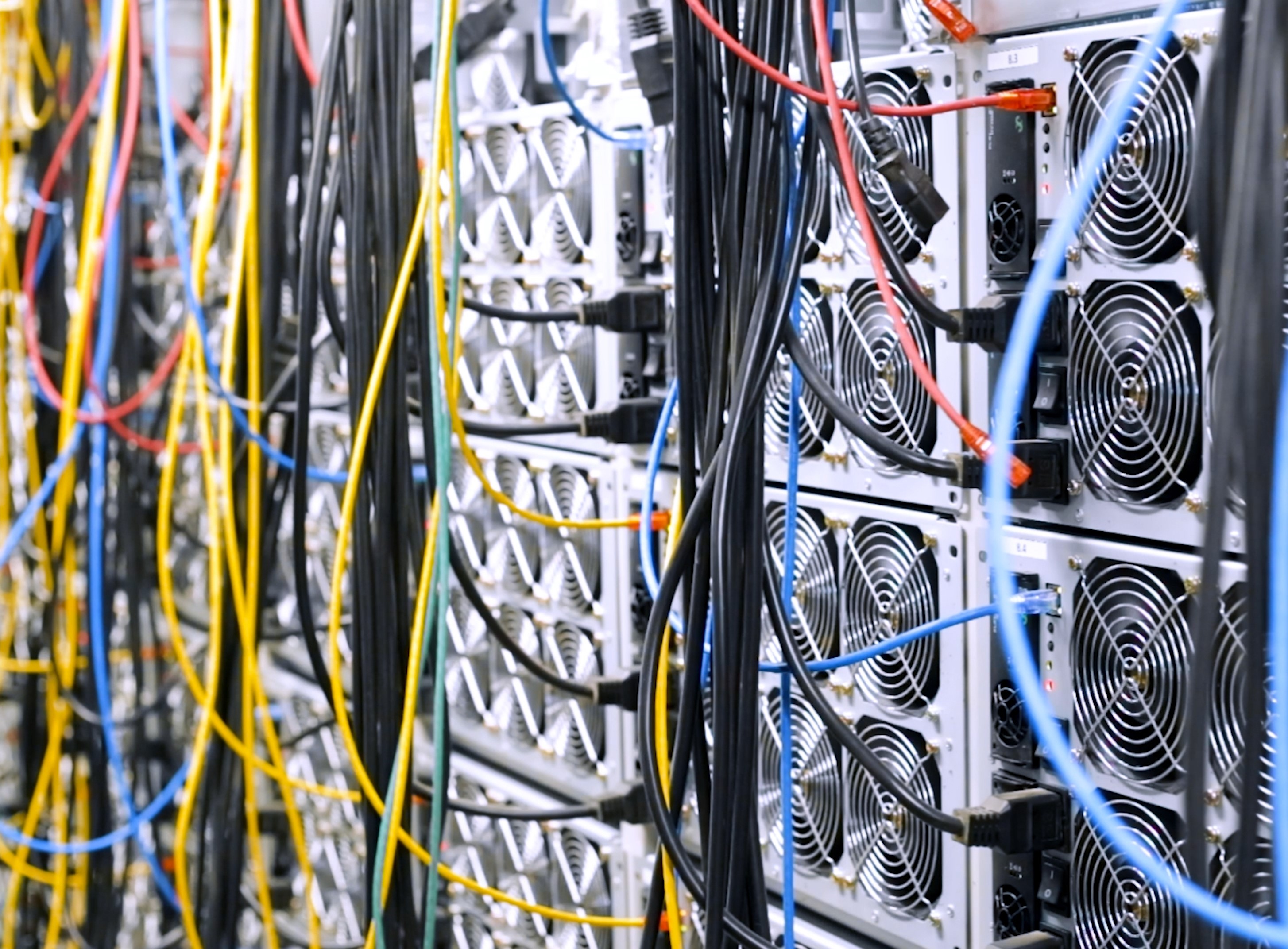 AI電力需要、効率化進むも増加傾向続く | Bloomberg | ブルームバーグ